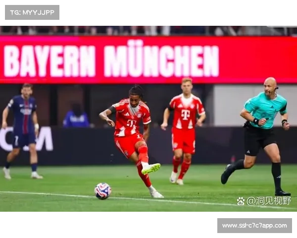 拜仁替补席不满红牌判罚情绪失控 场边爆发激烈混乱场面