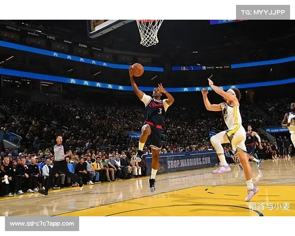 鹈鹕主场致敬保罗退役仪式，旧将视频祝福引全场欢呼